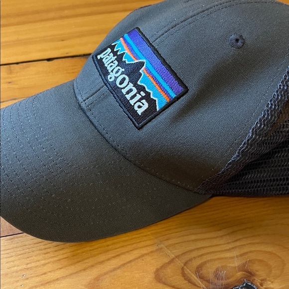 PATAGONIA P6 Logo Patch Trucker Hat Snap Back Mesh Mens Unisex Gray Black - Picture 6 of 6